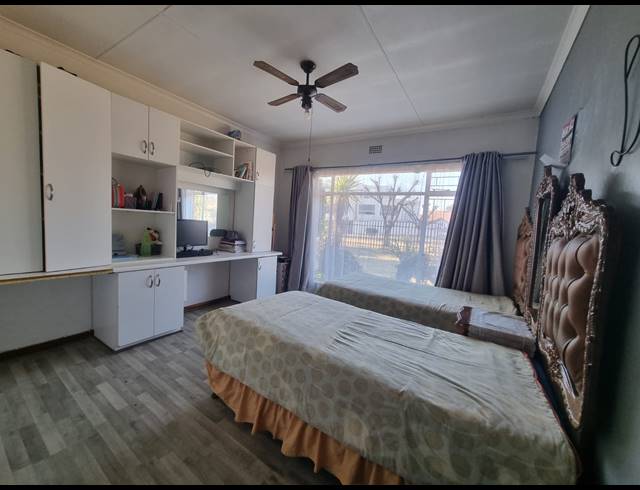 4 BEDROOM HOUSE FOR SALE IN THREE RIVERS EAST